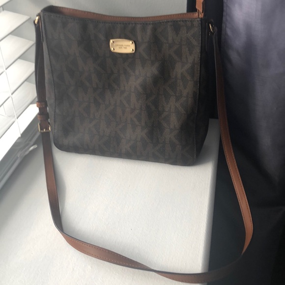 Michael Kors Handbags - SALE💥Like New condition Michael Kors price firm
